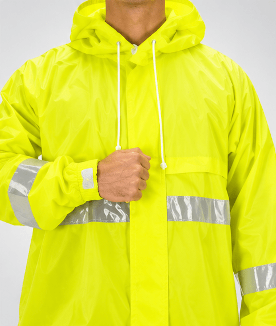 Capa amarelo-fluorescente com abertura de ventilação e faixa refletiva